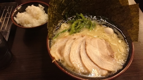 「チャーシューラーメン(塩)+のり+小ライス」@横浜家系ラーメン 大黒家の写真