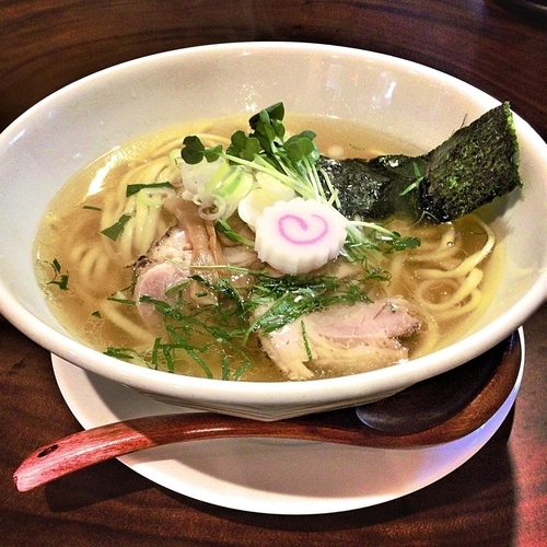「白醤油ラーメン」@らぁめん 真の写真