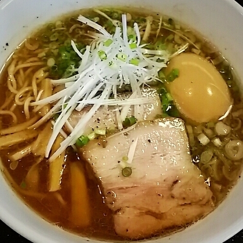 「ラーメン ７５０円＋味玉１００円」@自家製麺 Rootsの写真