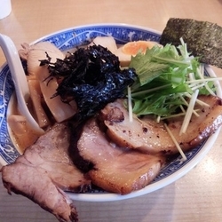 特製らーめん 醤油 あっさり 細麺 大盛り（９５０円＋１０）