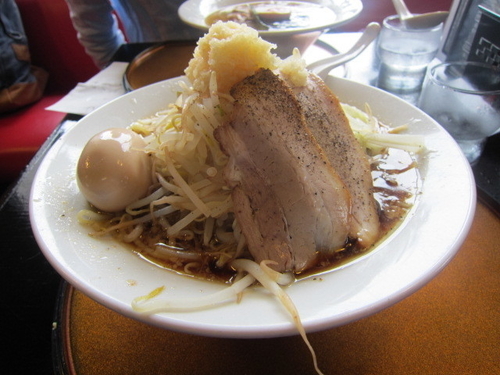 「岡村二郎（ニンニク増し）＋味玉　８００円＋クーポン」@信濃神麺 烈士洵名 長野店の写真