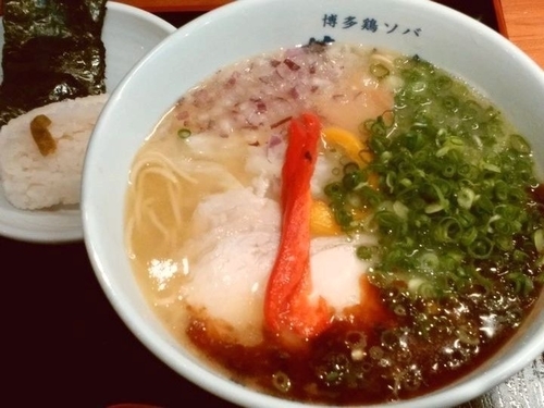 「博多極上鶏白湯ソバ」@博多鶏ソバ 華味鳥 新宿三井ビル店の写真