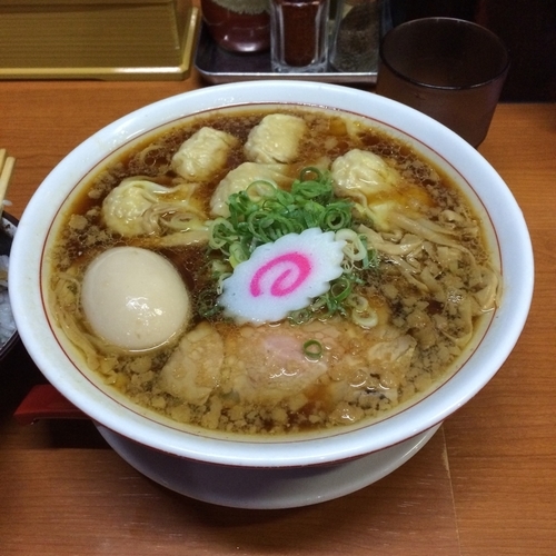 「中華そば大盛り ワンタン 味玉」@横浜中華そば 維新商店の写真
