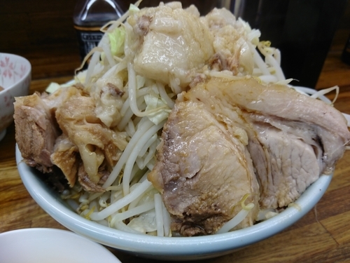 「【限定】ミニ汁なし780円(ﾆﾝﾆｸ・ｱﾌﾞﾗ)＋生卵50円」@ラーメン二郎 新小金井街道店の写真