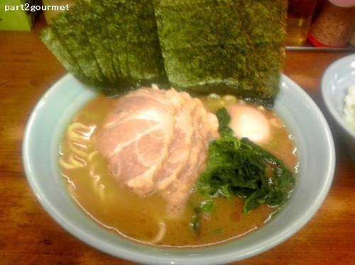 「のり増しチャーシューメン(並)+半熟味玉 (1,050円)」@横浜ラーメン 武蔵家 船橋店の写真
