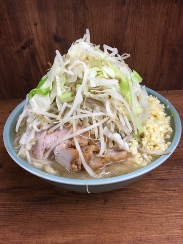 「豚入り大ラーメンヤサイニンニクマシマシ」@ラーメン二郎 池袋東口店の写真