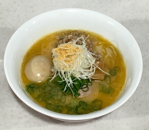 「鶏白湯ベースの味噌ラーメン【限定】900円+味玉100円」@ラーメン星印の写真