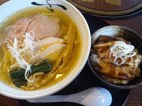 「塩そば800円＋あぶりチャーシュー丼180円」@さくら木の写真