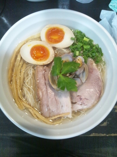 「貝汁塩そば（味玉トッピング）」@らぁめん こはくの写真