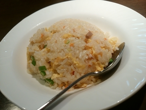 「本日のランチ①(醤油風油淋鶏ラーメン＆五目チャーハン)780」@上海華龍 ヤマダ電機LABI1高崎店の写真