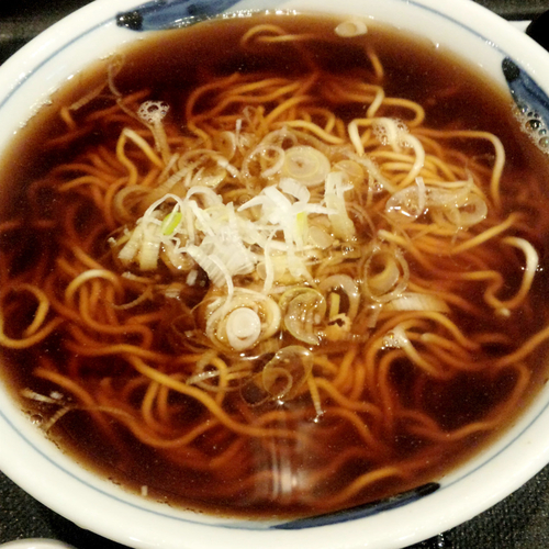 「かけラーメン（醤油）　550円」@とりそば 若松の写真