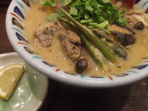 「【期間限定】グリーンカレーら～めん　９１８円」@七志 とんこつ編 大倉山店の写真