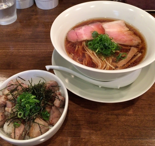 「醤油拉麺 ¥750 & 小さいチャーシューご飯 ¥150」@創作麺工房 鳴龍の写真