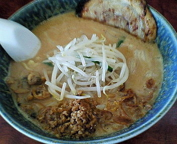 「房州味噌らーめん＋味噌漬け炙りチャーシュー＝８６４円　※」@蔵出し房州味噌麺屋馬琴の写真