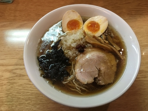 「醤油らーめん＋クーポン味玉」@麺処 あずきの写真