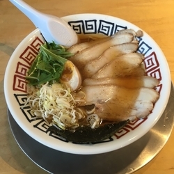 醤油チャーシューメン (880円)