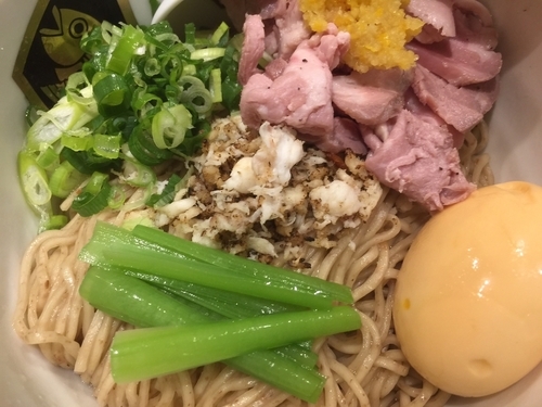 「鯛油そば（スープつき）（大）＋鯛だしsmoke味玉」@真鯛らーめん 麺魚の写真