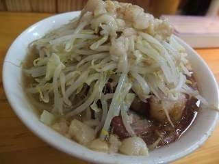 「小ラーメン+あぶら+にんにく」@らーめん つの旨の写真