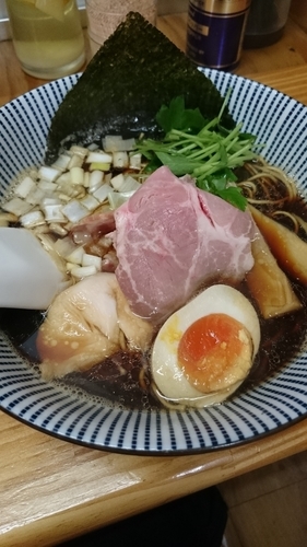 「黒醤油 マグロ丼 イワシそば」@中華そば よしかわの写真