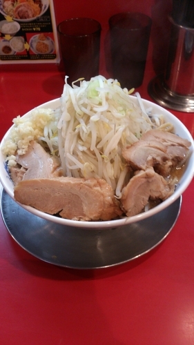 「ラーメン倍豚増しヤサイ増しニンニクダブル」@ジャンクガレッジ 東大宮店の写真