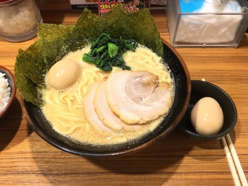 「MAXラーメン」@横浜家系ラーメン 壱角家 日吉店の写真