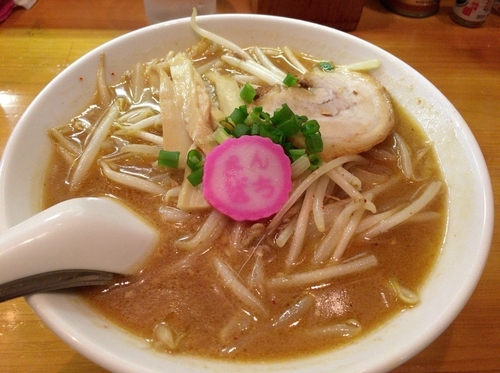「半ラーメン（味噌）＋餃子＋ビール☓２」@ラーメンさんぱち お茶の水店の写真
