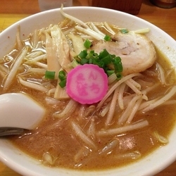 半ラーメン（味噌）＋餃子＋ビール☓２