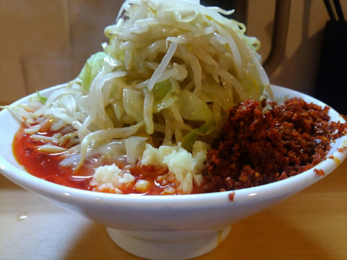 「辛麺(小） ﾆﾝﾆｸ少し辛味玉　800円」@豚星。の写真