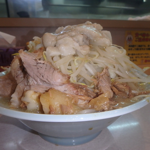「ラーメン小(680円)(ヤサイちょい増し、ニンニク)」@爆ラーメン 唯我独尊の写真