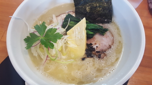 「鶏白湯ら～めん」@めん結び 光の葉の写真