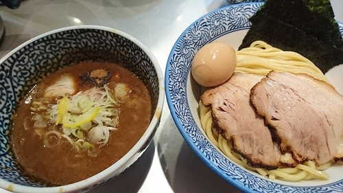 「特製濃厚魚介つけ麺」@豚骨一燈の写真