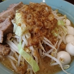 ミニラーメン野菜少なめアブラマシ＋うずら
