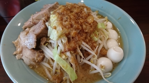 「ミニラーメン野菜少なめアブラマシ＋うずら」@立川マシマシ SSRの写真
