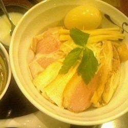 鶏さん煮干しつけそば（特製トッピング）