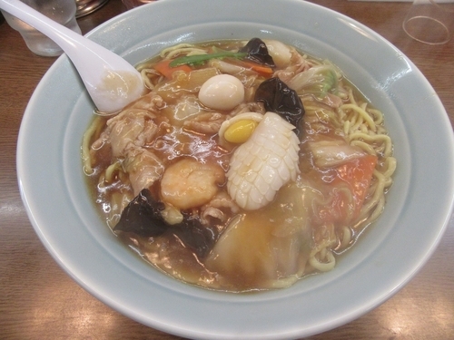 「うまに麺＋大盛＋餃子（７７０＋１００＋３００＝１１７０円）」@珍來 米本団地前店の写真