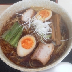 ﾜﾝﾀﾝ麺醤油＋味玉　810円(税込)