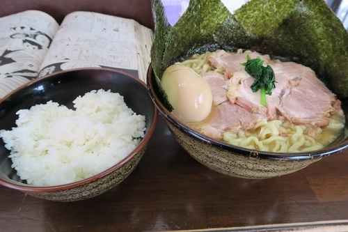 「囲ラーメン黒　特盛　全部乗せ＋ライス　1050円」@自家製麺 囲 -KAKOI-の写真