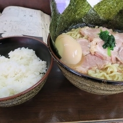 囲ラーメン黒　特盛　全部乗せ＋ライス　1050円
