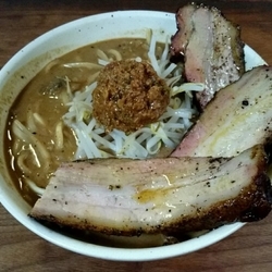 燻製焼豚焦がし味噌めん