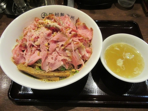 「「裏」汁なし＋生卵（７５０＋５０＝８００円）＋肉増し」@中華そば 飯村製作所の写真