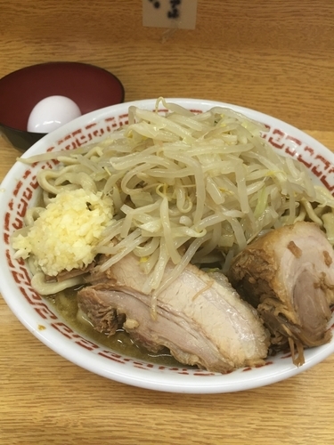 「小 ニンニク 野菜少なめ 生卵」@ラーメン二郎 環七新新代田店の写真