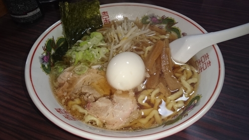 「醤油ラーメン(太麺)＋ゆで玉子 ￥ 630」@こしょうやの写真