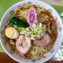 らーめん ¥550円（チャーシュー1枚サービスCP）