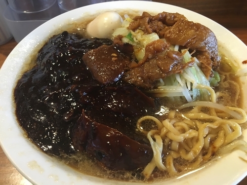 「【限定】牛バラ煮込みジロー950円」@らーめん・つけめん 八角の写真