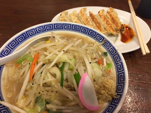 「タンギョウ」@トナリ 丸の内店の写真