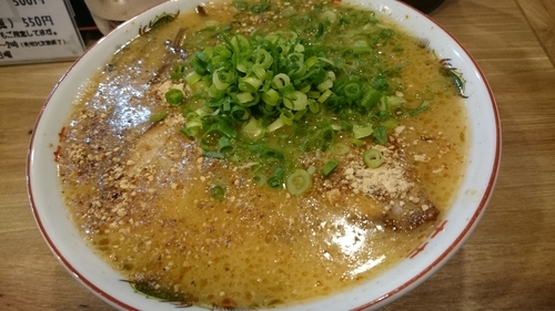 「辛口ラーメン中辛750円+追加ねぎ100円」@天外天 本店の写真