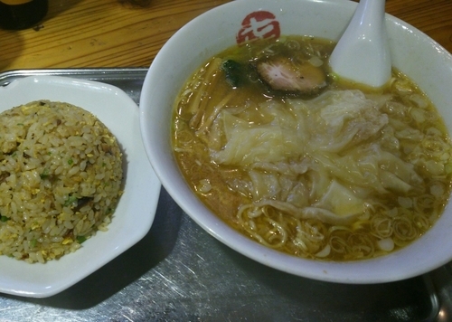 「中華そば（小）＋ワンタン　700＋200円」@中華そば まるきの写真