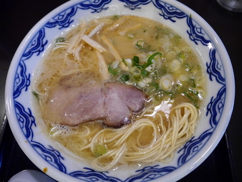 「らぁめん バリカタ＋油多目＋味濃いめ」@博多麺房 赤のれん 西麻布本店の写真