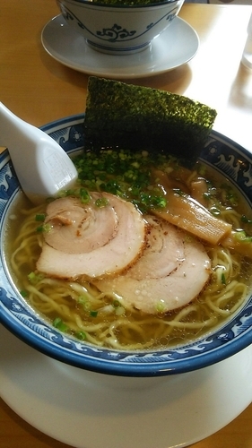 「塩らあ麺　710円　手揉み中細麺」@らぁ麺屋 まるみの写真