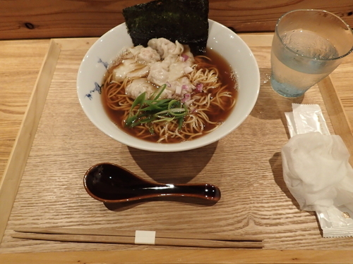 「黒豚肉ワンタンメン(900円)」@煮干しそば ウメノキスズメの写真